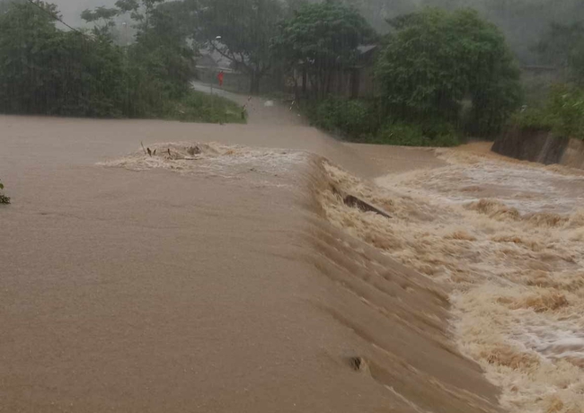 Thủ tướng yêu cầu các địa phương khẩn trương ứng phó, khắc phục hậu quả mưa lũ - Ảnh 1.
