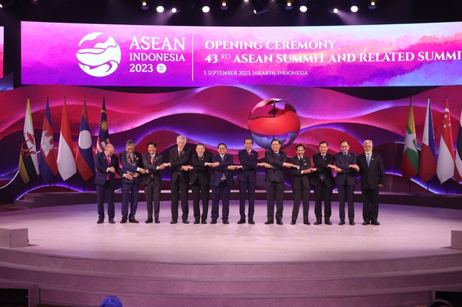 Khai mạc Hội nghị Cấp cao ASEAN lần thứ 43: Khẳng định một ASEAN tầm vóc, tự cường và hợp tác - Ảnh 2.