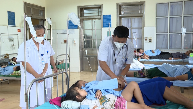 Kết quả mẫu nước khiến hàng chục người dân nhập viện ở Điện Biên - Ảnh 1.
