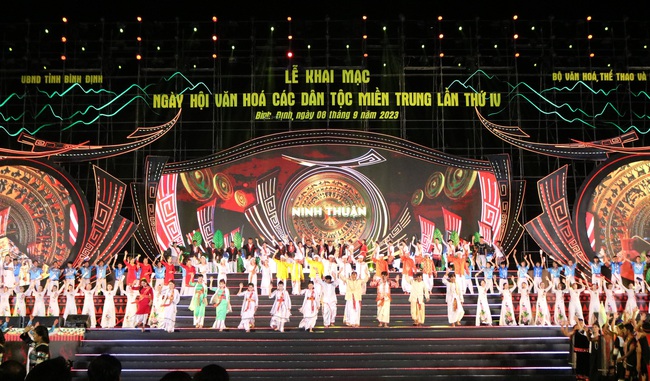 Khai mạc Ngày hội Văn hóa các dân tộc miền Trung lần thứ IV năm 2023 - Ảnh 1.
