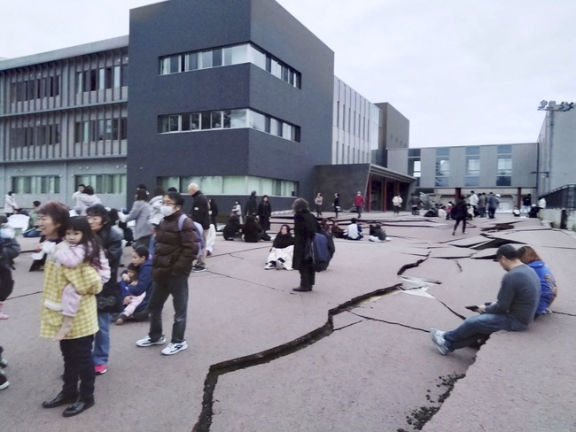 Động đất tại Nhật Bản: Mối đe dọa sóng thần cơ bản đã qua- Ảnh 1.