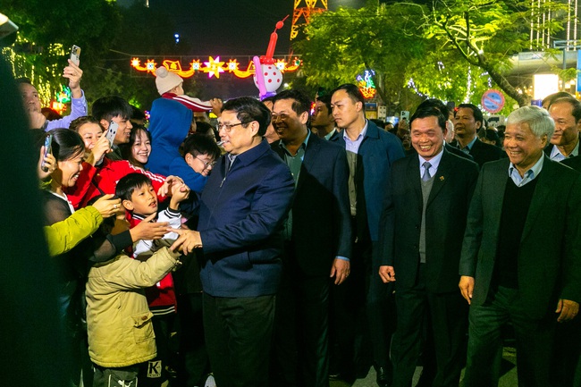 Thủ tướng Phạm Minh Chính cùng người dân Cao Bằng đón năm mới 2024- Ảnh 3.
