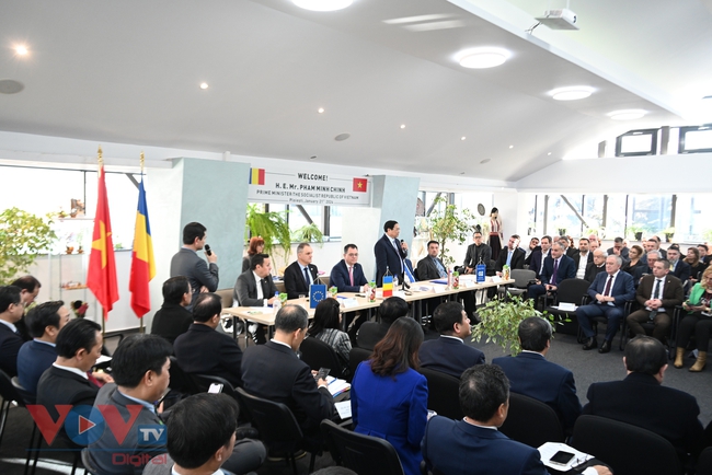Thủ tướng Phạm Minh Chính thăm Phòng Thương mại và Công nghiệp tỉnh Prahova- Ảnh 1.
