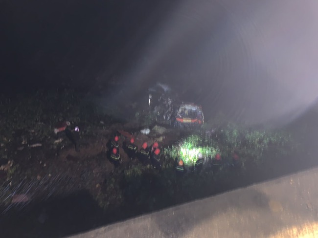 Xe khách lao xuống vực trên cao tốc La Sơn- Tuý Loan, 3 người tử vong- Ảnh 1.