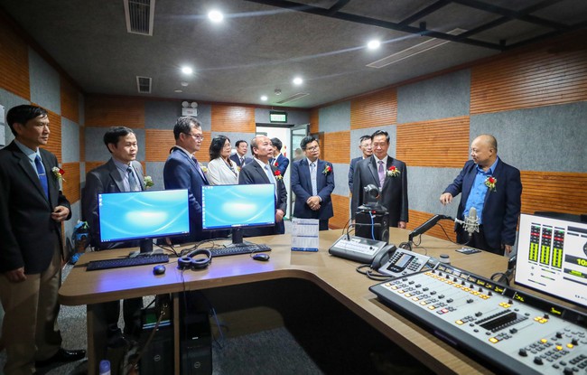 Lãnh đạo Lào mong muốn VOV tiếp tục hỗ trợ phát triển lĩnh vực phát thanh - Ảnh 13.