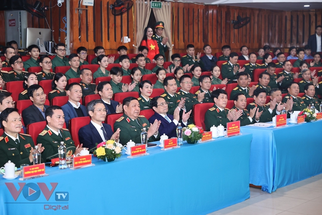 Thủ tướng Phạm Minh Chính thăm, chúc Tết Trường Đại học Văn hoá Nghệ thuật Quân đội- Ảnh 7.