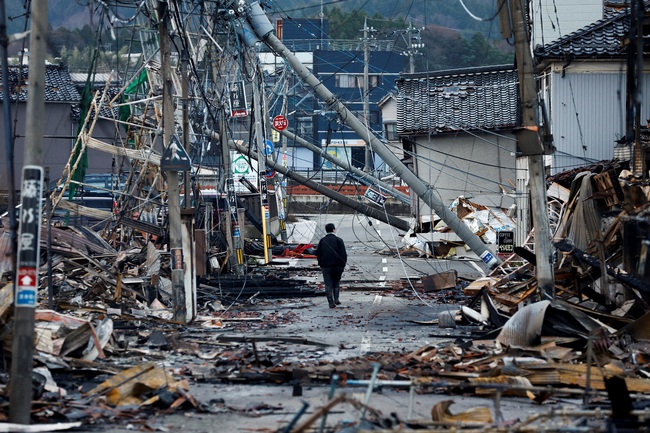 Nhật Bản: Cháy tòa nhà 12 tầng, 11 người bị thương - Ảnh 2.