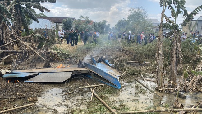 Hiện trường vụ máy bay rơi tại thị xã Điện Bàn, tỉnh Quảng Nam- Ảnh 4.