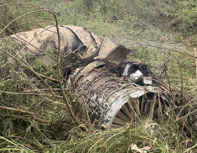 Hiện trường vụ máy bay rơi tại thị xã Điện Bàn, tỉnh Quảng Nam- Ảnh 6.