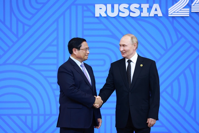 Tổng thống Nga Vladimir Putin chủ trì lễ đón và chiêu đãi trọng thể lãnh đạo các nước, tổ chức quốc thế tham dự Hội nghị BRICS và BRICS+- Ảnh 1.