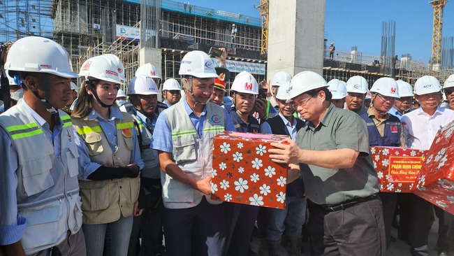 Thủ tướng Phạm Minh Chính kiểm tra thi công Dự án Nhà ga T3, Cảng Hàng không Tân Sơn Nhất- Ảnh 5.