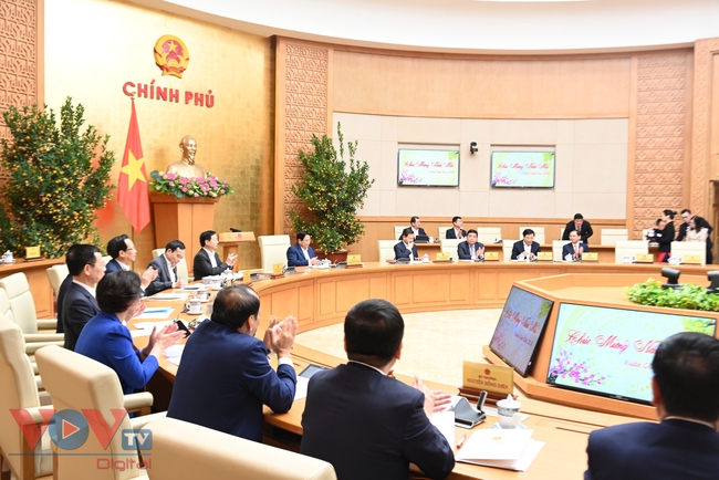 Thủ tướng chủ trì họp Thường trực Chính phủ đánh giá tình hình Tết Nguyên đán Giáp Thìn 2024 và triển khai nhiệm vụ sau Tết- Ảnh 2.