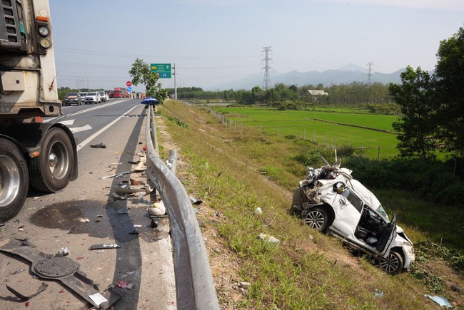 Khởi tố lái xe vượt ẩu gây tai nạn liên hoàn trên cao tốc Cam Lộ - La Sơn- Ảnh 1.