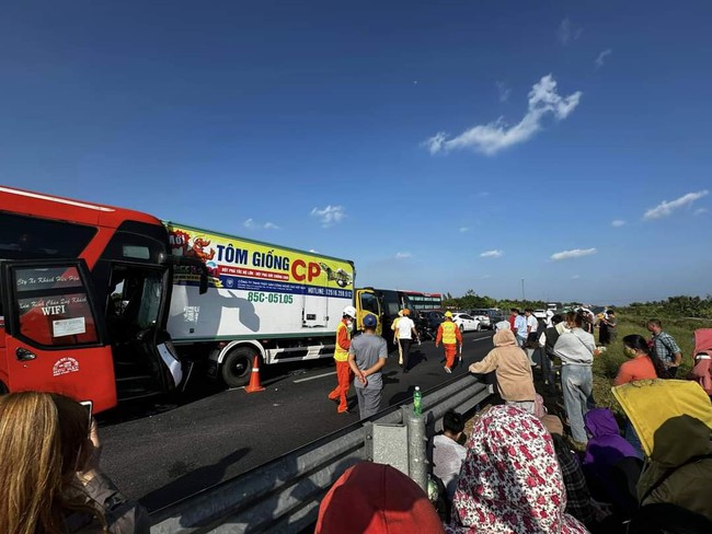 Tiền Giang: Tai nạn giao thông liên hoàn, cao tốc Trung Lương - Mỹ Thuận 