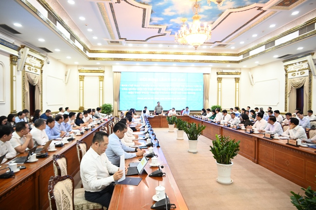 Thủ tướng chủ trì họp Ban Chỉ đạo triển khai chính sách đặc thù với TP.HCM- Ảnh 1.