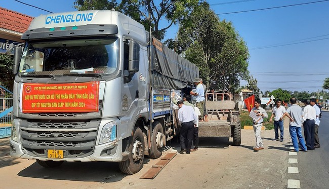 Gần 1.000 tấn gạo của Chính phủ đến với các hộ khó khăn ở Đắk Lắk dịp Tết Nguyên đán- Ảnh 1.