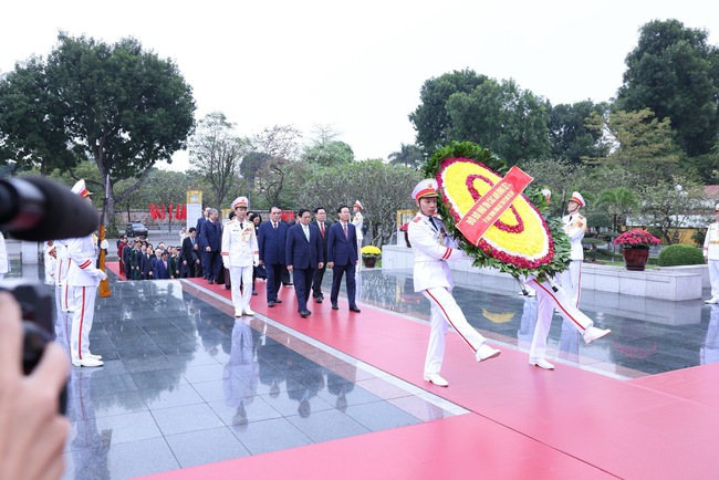 Lãnh đạo Đảng, Nhà nước vào Lăng viếng Chủ tịch Hồ Chí Minh nhân dịp Tết Giáp Thìn- Ảnh 4.