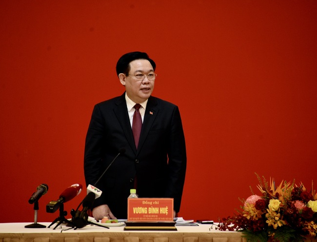 Chủ tịch Quốc hội Vương Đình Huệ làm việc với Ban Thường vụ Tỉnh ủy Khánh Hòa- Ảnh 2.