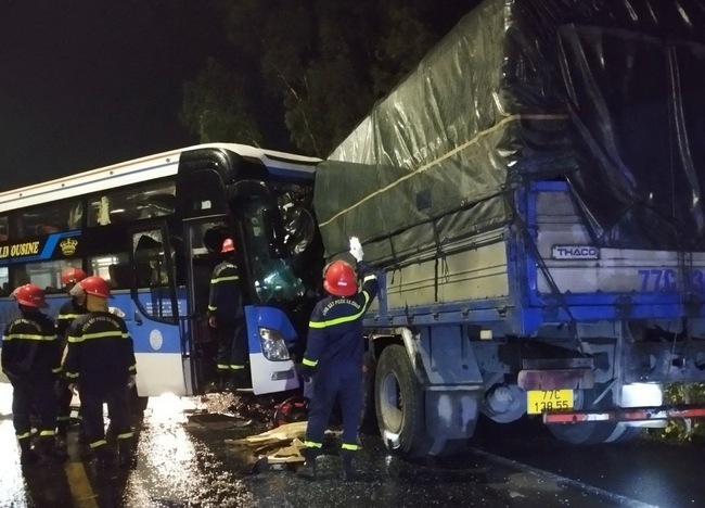 Phú Yên liên tiếp xảy ra 2 vụ tai nạn giao thông, 2 người chết, 6 người bị thương- Ảnh 2.