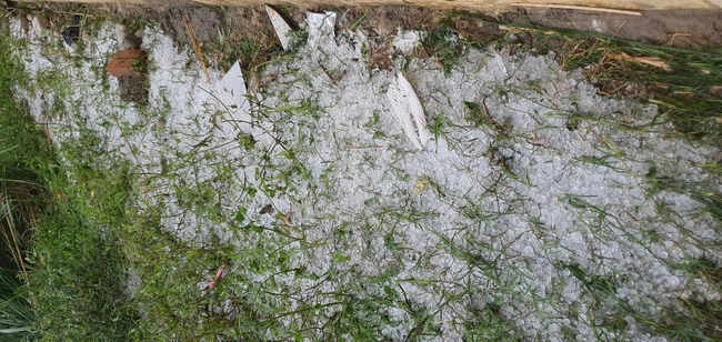 Giông lốc, mưa đá xuất hiện ở Hạ Long, Cẩm Phả- Ảnh 2.