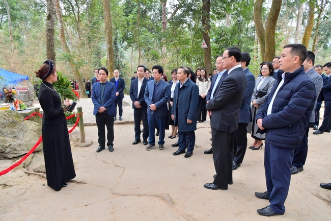Vietcombank tổ chức Chương trình Về nguồn, Tết trồng cây 'Vietcombank - vì một Việt Nam xanh' và hoạt động ASXH tại tỉnh Tuyên Quang- Ảnh 2.