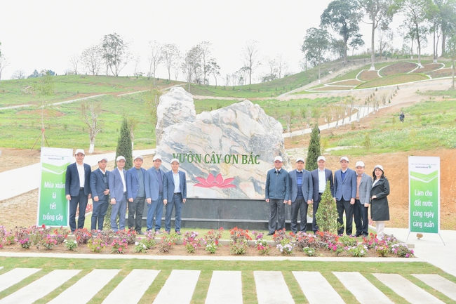 Vietcombank tổ chức Chương trình Về nguồn, Tết trồng cây 'Vietcombank - vì một Việt Nam xanh' và hoạt động ASXH tại tỉnh Tuyên Quang- Ảnh 11.