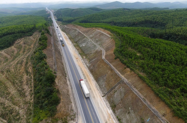Hạn chế phương tiện vào cao tốc Cam Lộ-La Sơn, Quảng Trị lo tai nạn trên Quốc lộ 1A tăng trở lại- Ảnh 1.