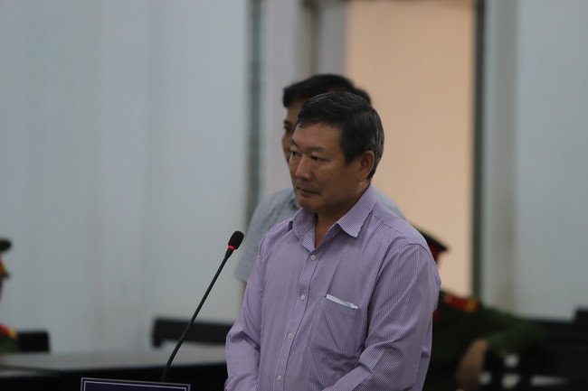Bị đề nghị 5-6 năm tù, cựu Giám đốc CDC Khánh Hòa bất ngờ thay đổi lời khai, nhận tội- Ảnh 1.