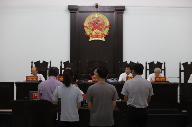 Bị đề nghị 5-6 năm tù, cựu Giám đốc CDC Khánh Hòa bất ngờ thay đổi lời khai, nhận tội- Ảnh 3.
