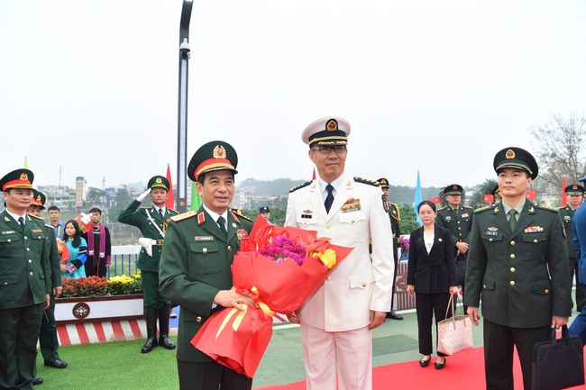 Giao lưu hữu nghị quốc phòng biên giới Việt Nam -Trung Quốc: Đoàn Việt Nam sang tỉnh Vân Nam- Ảnh 2.