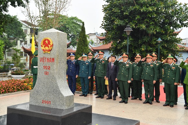 Giao lưu hữu nghị quốc phòng biên giới Việt Nam -Trung Quốc: Đoàn Việt Nam sang tỉnh Vân Nam- Ảnh 1.