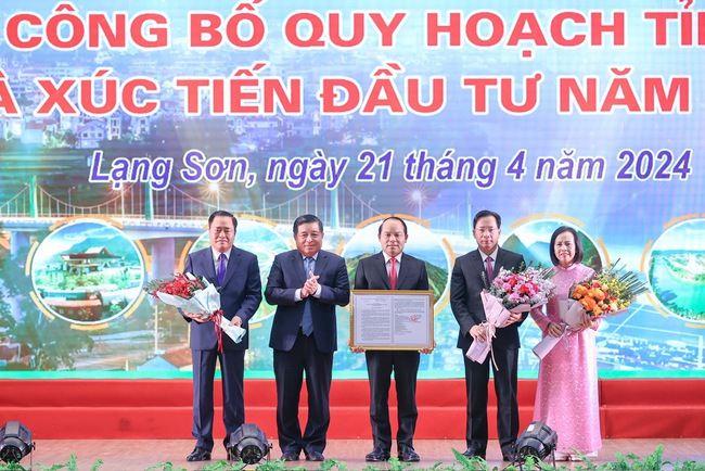 Thủ tướng Phạm Minh Chính dự Hội nghị công bố Quy hoạch và Xúc tiến đầu tư tỉnh Lạng Sơn- Ảnh 3.
