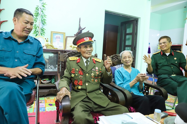 “Chiều mùng bảy tháng năm” trong ký ức cựu chiến binh Điện Biên Phủ- Ảnh 4.
