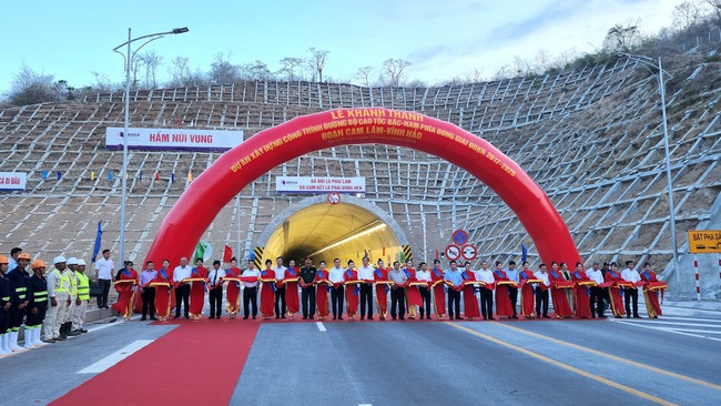 Thủ tướng dự lễ khánh thành Dự án thành phần Cam Lâm - Vĩnh Hảo và Thông xe Dự án thành phần Diễn Châu - Bãi Vọt- Ảnh 1.