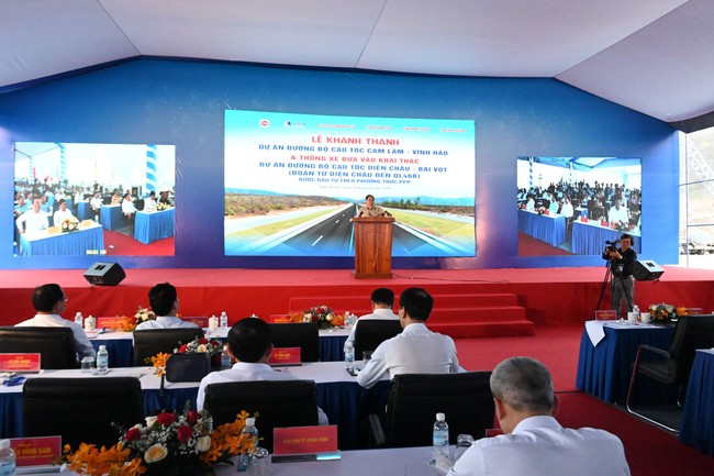 Thủ tướng dự lễ khánh thành Dự án thành phần Cam Lâm - Vĩnh Hảo và Thông xe Dự án thành phần Diễn Châu - Bãi Vọt- Ảnh 2.