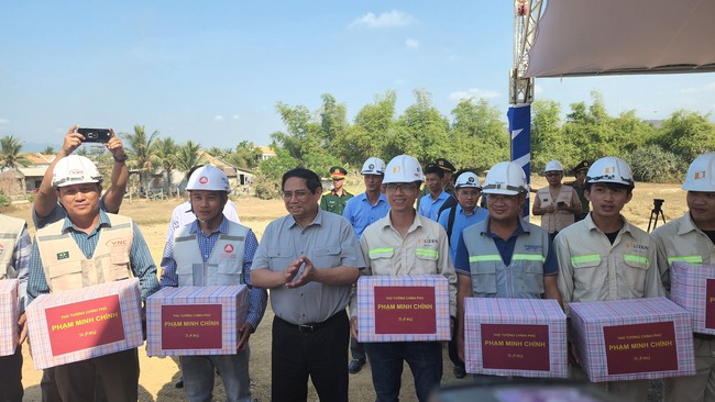 Thủ tướng kiểm tra dự án giao thông trọng điểm trên địa bàn tỉnh Khánh Hòa, Phú Yên, Bình Định- Ảnh 5.