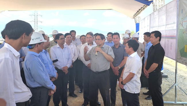 Thủ tướng kiểm tra dự án giao thông trọng điểm trên địa bàn tỉnh Khánh Hòa, Phú Yên, Bình Định- Ảnh 2.