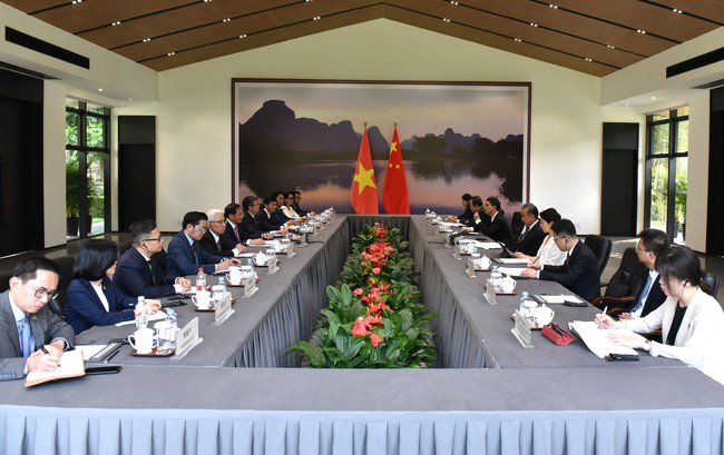 Bộ trưởng Ngoại giao Bùi Thanh Sơn hội đàm với Bộ trưởng Ngoại giao Trung Quốc Vương Nghị- Ảnh 2.