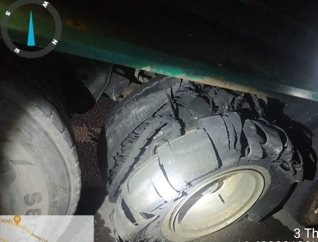 Nhiệt độ mặt đường cao tốc Cam Lộ-La Sơn lên tới 63 độ C, hàng loạt ô tô bị vỡ lốp- Ảnh 1.