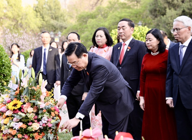 Chủ tịch Quốc hội Vương Đình Huệ gặp mặt cộng đồng người Việt Nam tại Trung Quốc- Ảnh 8.