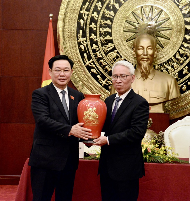 Chủ tịch Quốc hội Vương Đình Huệ gặp mặt cộng đồng người Việt Nam tại Trung Quốc- Ảnh 6.