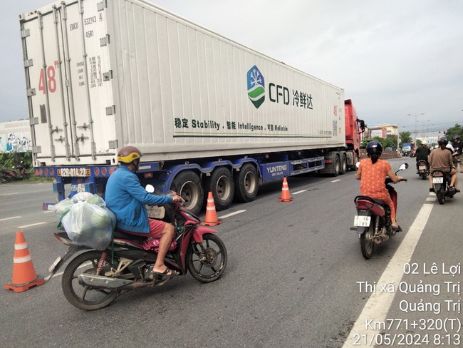 Tai nạn trên Quốc lộ 1A tăng, Quảng Trị tiếp tục đề nghị đưa xe trọng tải lớn trở lại cao tốc Cam Lộ-La Sơn- Ảnh 2.