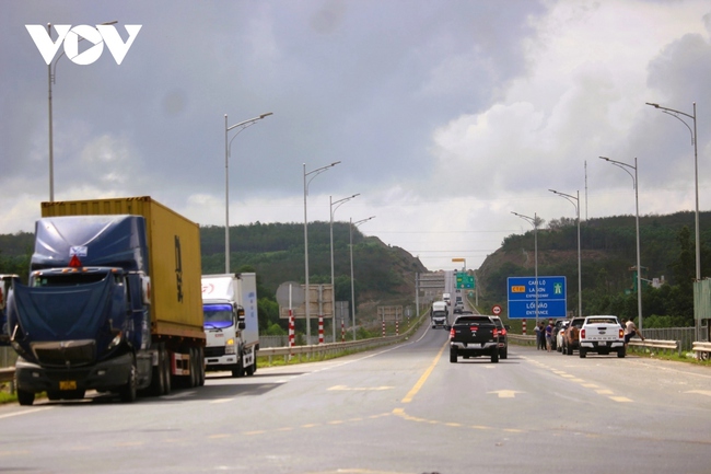 Tai nạn trên Quốc lộ 1A tăng, Quảng Trị tiếp tục đề nghị đưa xe trọng tải lớn trở lại cao tốc Cam Lộ-La Sơn- Ảnh 4.