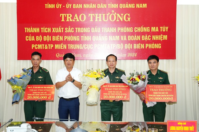 Triệt phá đường dây vận chuyển 198kg ma túy từ Lào về Việt Nam- Ảnh 2.