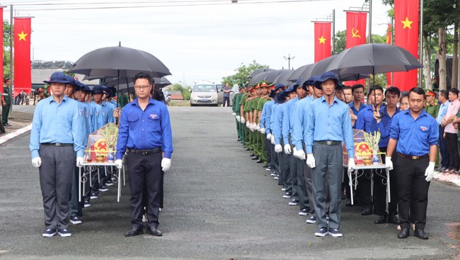 Xúc động lễ truy điệu, an táng 130 hài cốt liệt sĩ, quân tình nguyện Việt Nam- Ảnh 1.