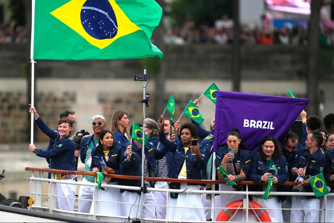 Lễ khai mạc Thế vận hội mùa hè Paris 2024: Mưa tầm tã nhưng hoành tráng- Ảnh 9.