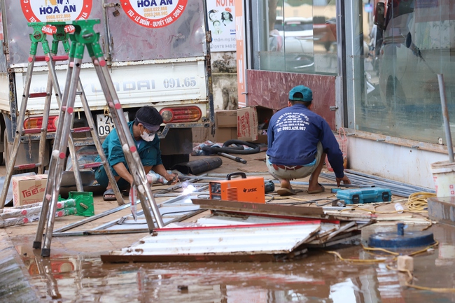 Dự báo đợt mưa lớn, người dân Sơn La chủ động lập "lô cốt" phòng chống lũ- Ảnh 5.