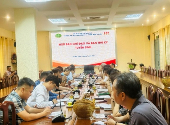 Trường Đại học Kinh doanh và Công nghệ thông báo điểm trúng tuyển vào đại học chính quy năm 2024- Ảnh 1.