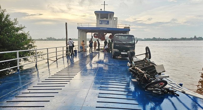 Vụ tàu hàng va chạm phà khách ở An Giang: Phà không được phép chở ô tô- Ảnh 2.