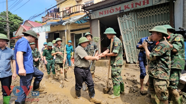 Thủ tướng Phạm Minh Chính kiểm tra tình hình khắc phục hậu quả mưa lũ tại Yên Bái- Ảnh 2.